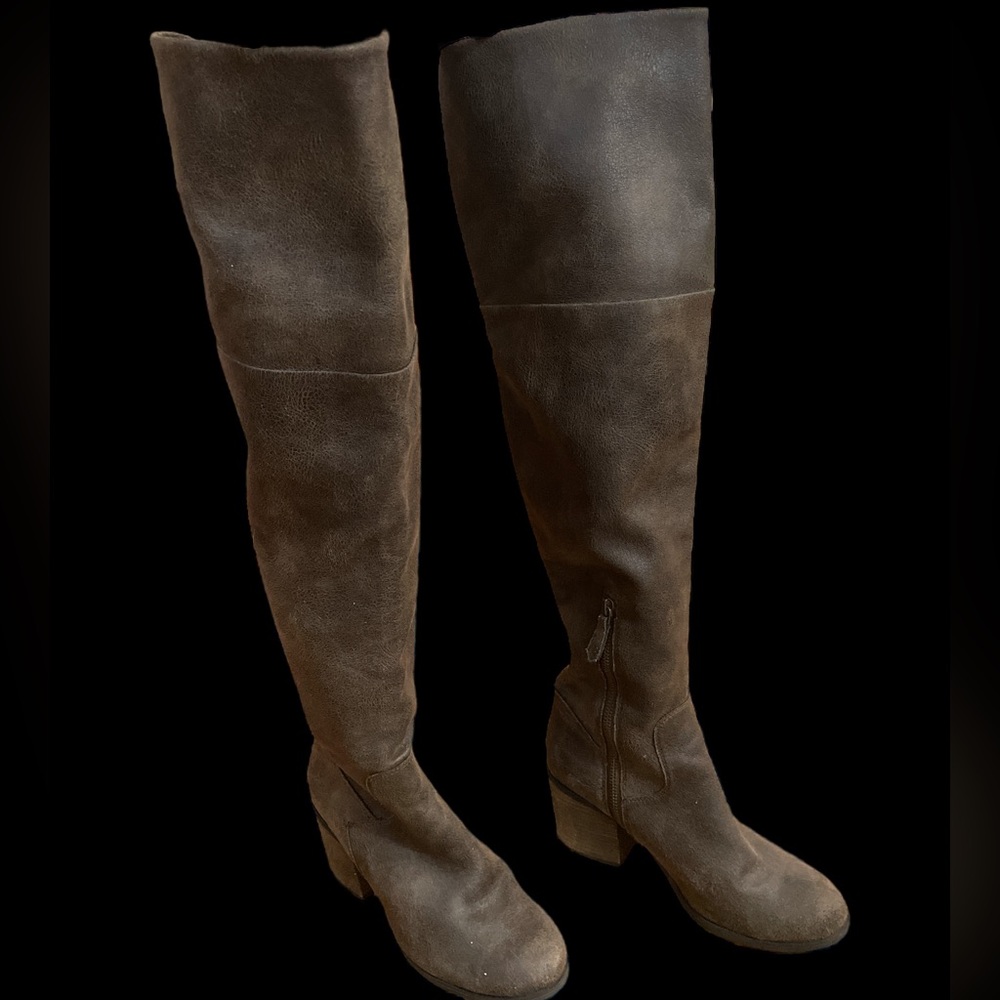 Distressed brown tall over the knee boots great for fall & winter 6.5